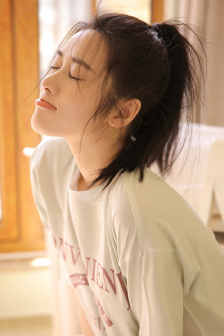 动漫美女露腿图片